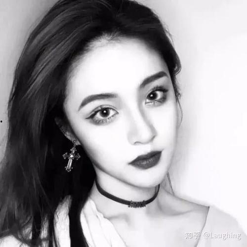 穿成女配，把高冷霸总钓成翘嘴,高冷霸总变翘嘴的甜蜜攻略